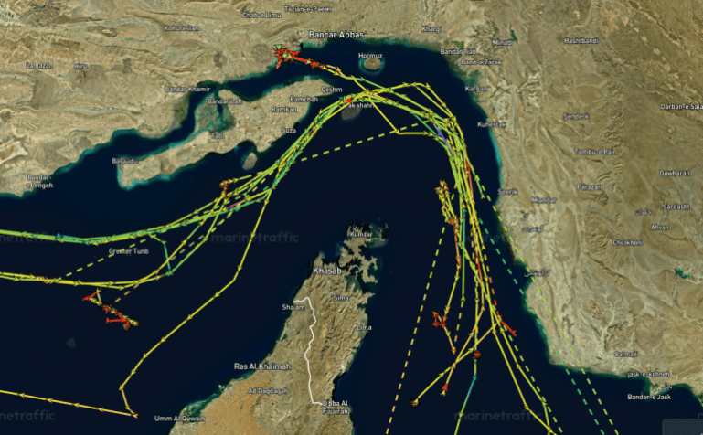 map-1-1775547019 بيانات ملاحية تكشف عبور 29 سفينة مضيق هرمز (مارين ترافيك)