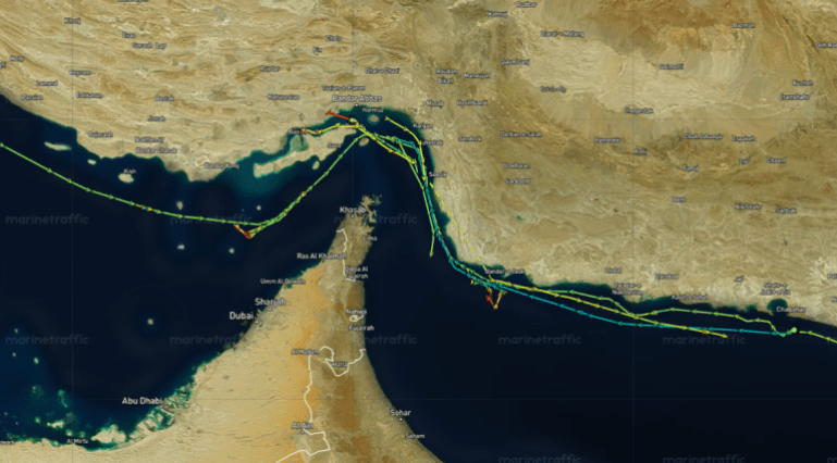 بيانات الملاحية تكشف عن عبور 5 سفن تحمل العلم الإيراني مضيق هرمز (مارين ترافيك)