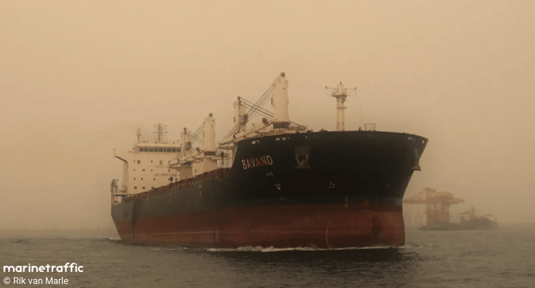 حركة حذرة في هرمز.. 8 سفن تعبر المضيق خلال 24 ساعة بينها ناقلات خاضعة للعقوبات