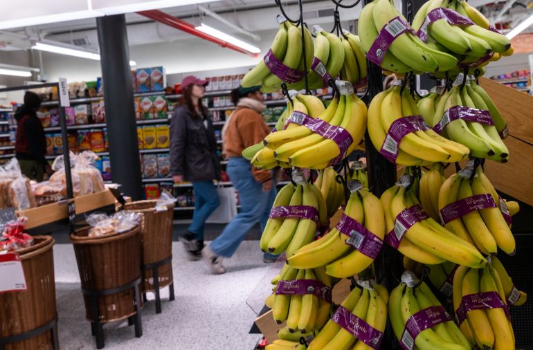 mwz-mcabflq-1776271086 NEW YORK, NEW YORK - FEBRUARY 27: Bananas are displayed as people shop at a grocery store in Manhattan on February 27, 2026 in New York City. Newly released Producer Price Index figures showed that prices rose 0.5% in January for American consumers, while "core" prices increased by 0.8%. The numbers, released by the Labor Department, sent major stock indexes sharply lower on Friday. Spencer Platt/Getty Images/AFP (Photo by SPENCER PLATT / GETTY IMAGES NORTH AMERICA / Getty Images via AFP)