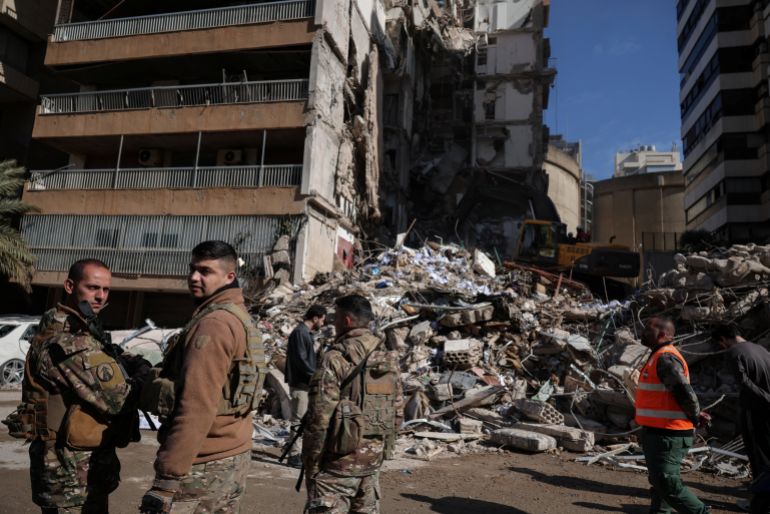 Members of the Lebanese army secure the site of an Israeli strike carried out on Wednesday, in El Khayat area in Beirut, Lebanon, April 9, 2026. REUTERS/Louisa Gouliamaki