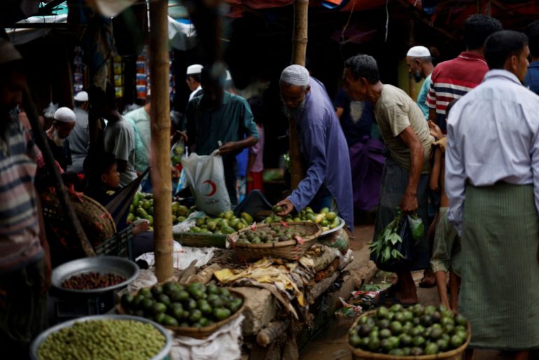 FILE PHOTO: File Photo: Rohingya refugees purchase vegetables from a kitchen market at a refugee camp in Cox's Bazar, Bangladesh, August 27, 2025. REUTERS/Mohammad Ponir Hossain/File Photo/File Photo