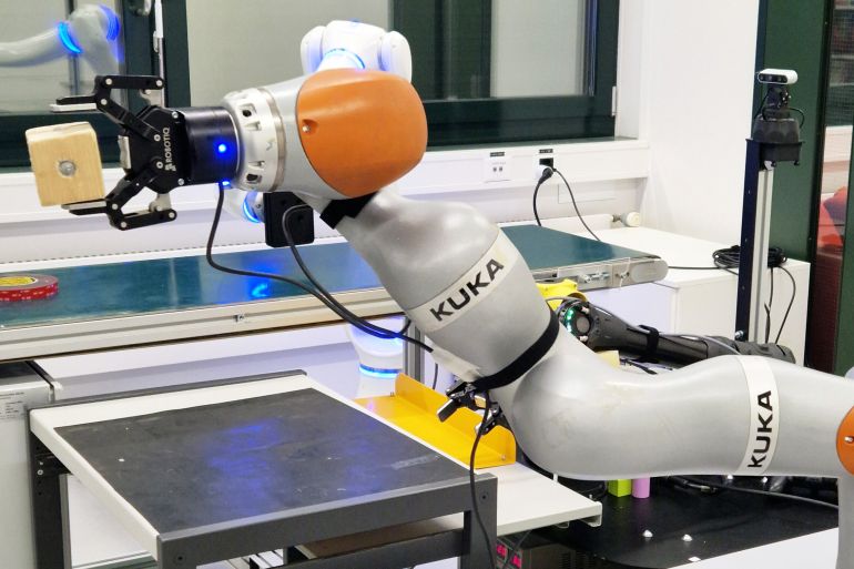 Credit: 2026 LASA EPFL CC BY SA Assembly line task setup