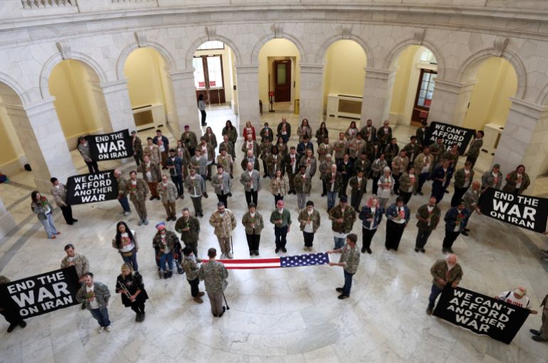 us-capitol-1776884950 Veterans with the group About Face perform a flag-folding ceremony as they protest against the Iran war, in the Cannon House Office Building Rotunda on Capitol Hill in Washington, D.C., U.S., April 20, 2026. REUTERS/Kevin Lamarque TPX IMAGES OF THE DAY (رويترز)