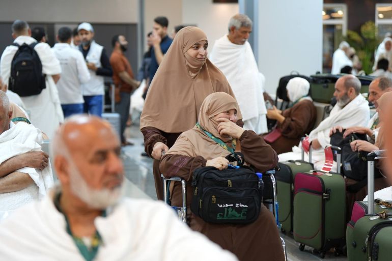 حجاج سوريون في صالة الانتظار قبيل اطلاق الرحلات من دمشق وحلب (الهيئة العامة للطيران)