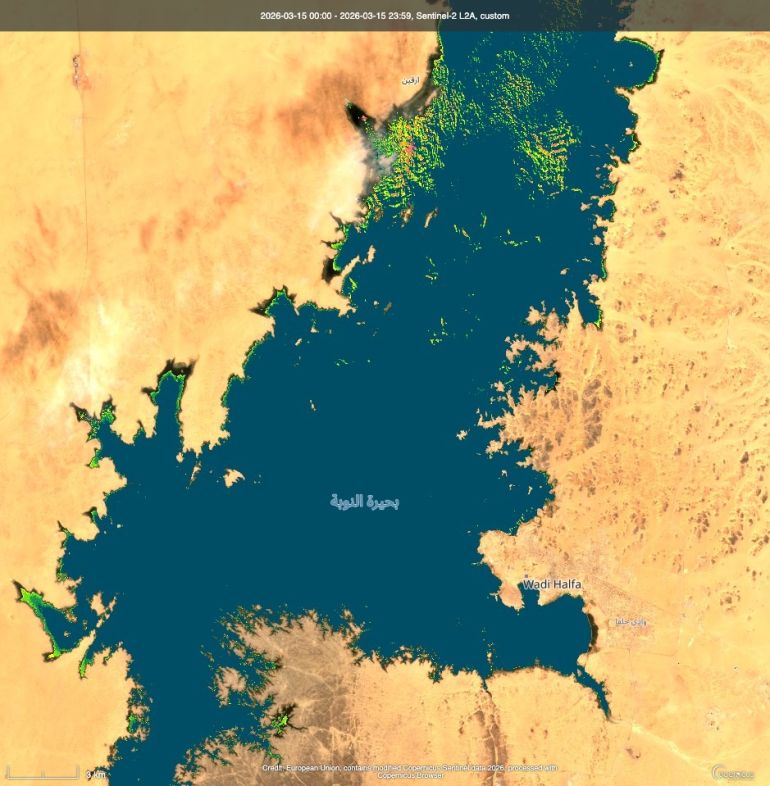 صور فضائية تظهر بداية ظهور ملوثات خضراء على مسطح بحيرة النوبة شمالي السودان ( سينتنال-2)