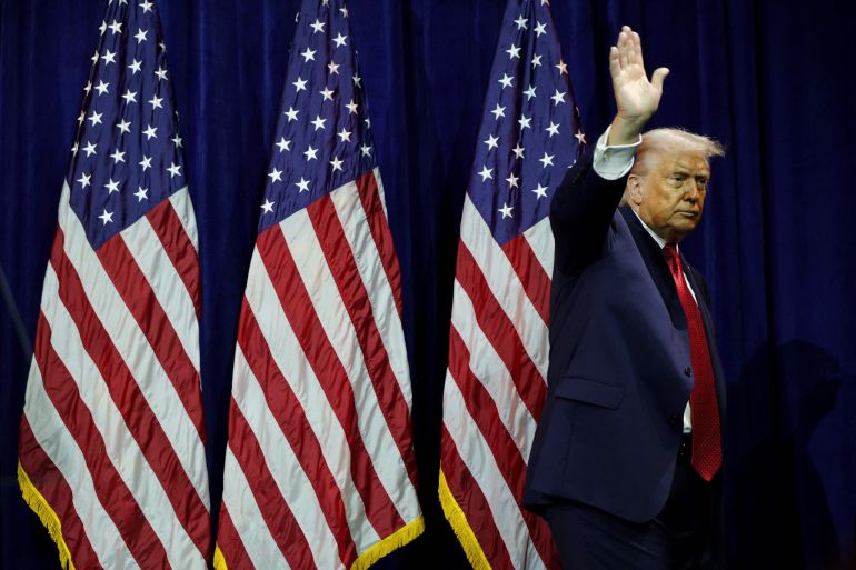 WASHINGTON, DC - JANUARY 06: U.S. President Donald Trump departs after speaking during a House Republican retreat at The John F. Kennedy Center for the Performing Arts on January 06, 2026 in Washington, DC. House Republicans will discuss their 2026 legislative agenda at the meeting. Alex Wong/Getty Images/AFP (Photo by ALEX WONG / GETTY IMAGES NORTH AMERICA / AFP) (الفرنسية)