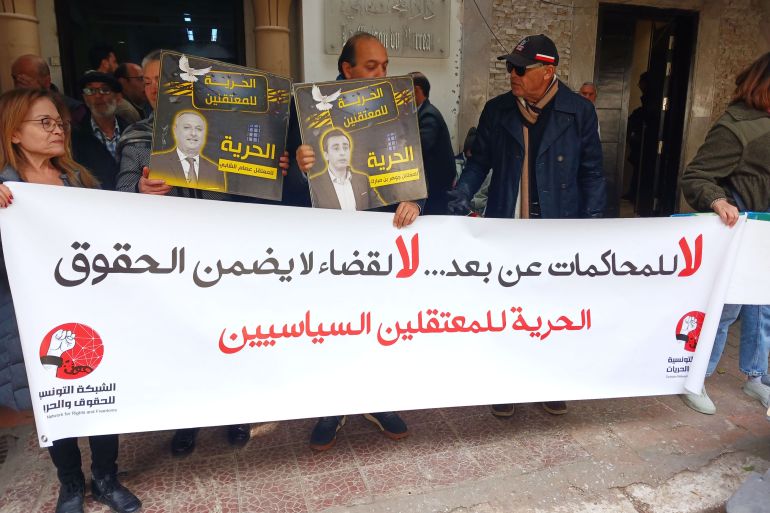 3-1759306474 صورة 1: جانب من احتجاجات المعارضة ضد المحكمات السياسية للمعارضة/المحكمة الابتدائية بتونس/تونس العامة/أبريل/نيسان 2025 (خاصة)