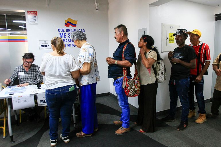 Colombians living in Venezuela wait in line to cast their votes at the Colombian consulate, one day before the first round of the presidential election, scheduled to be held May 31 in Colombia, in Maracaibo, Venezuela, May 30, 2026. REUTERS/Isaac Urrutia