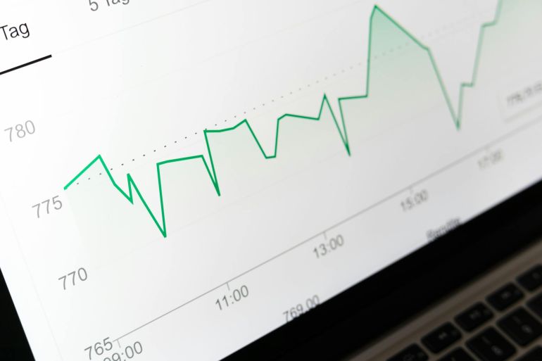 تراجع الزيارات تهدد نموذج الإعلانات بسبب ملخصات الذكاء الاصطناعي