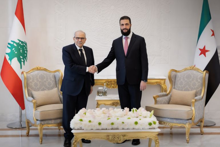 الرئيس أحمد الشرع يستقبل في قصر الشعب بدمشق، رئيس مجلس الوزراء في الجمهورية اللبنانية نواف سلام، بحضور وفدَين وزاريَّين من البلدين. @وكالة سانا
