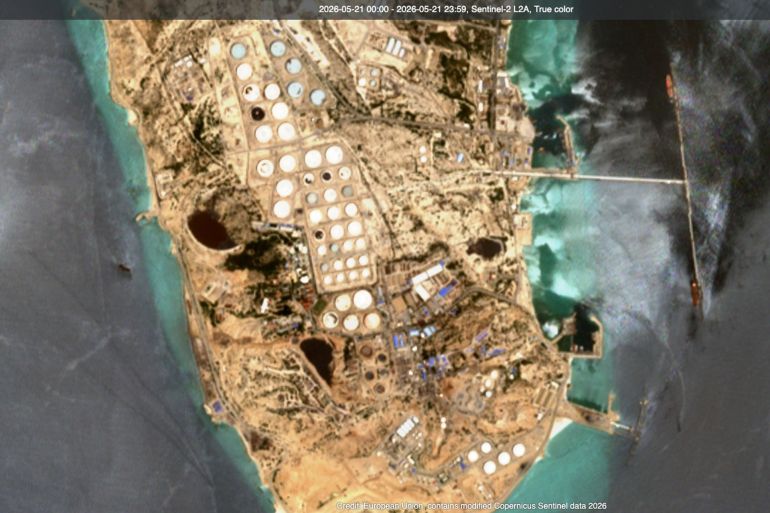 **داخلية** .. صور أقمار صناعية تُظهر احتشاد كبير للناقلات قبالة جزيرة خارك الإيرانية @ سينتنيال