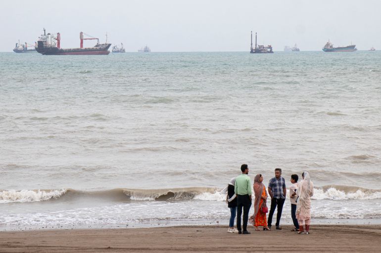 afp_69ebb005a0ad-1777053701 TOPSHOT - In this picture obtained from Iran's ISNA news agency on April 24, 2026, Iranians are seen at Suru Beach in Bandar Abbas along the Strait of Hormuz. (Photo by RAZIEH POUDAT / ISNA / AFP)