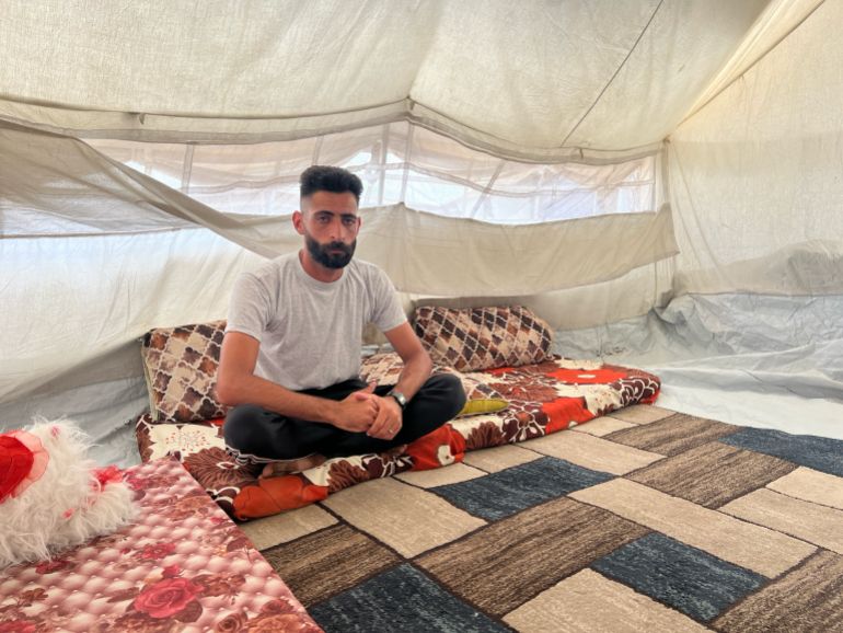 فلسطين-غزة-حي الرمال-ياسر البنا-الجزيرة نت-20 مايو 2026- يعيش العريس إبراهيم جراد مع زوجته داخل خيمة في أحد مراكز الإيواء شمالي قطاع غزة.