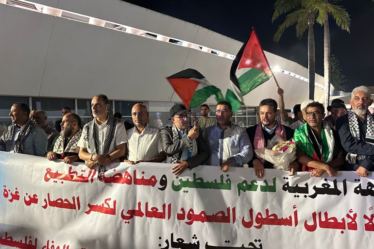 الصور 13 و14 و15/ استقبال شعبي حاشد لنشطاء أسطول الصمود بالمغرب / مصدر الصورة: الجزيرة