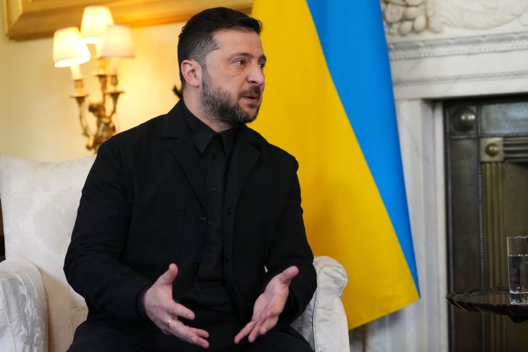 Ukraine's President Volodymyr Zelenskyy speaks to Britain's Prime Minister Keir Starmer at 10 Downing Street in London, Friday, Oct. 24, 2025 during a bilateral meeting.(AP Photo/Kirsty Wigglesworth, Pool)