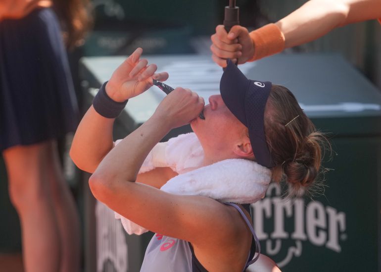 Viktorija Golubic (SUI ) deals with the heat during a changeover during the French Open Tennis Round 1 at Roland Garros on Monday ,May 25,2026 in Paris ,France. (Dave Shopland/AP