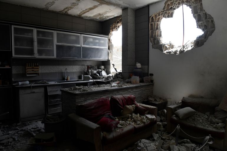 dmar-1779361214 TYRE, LEBANON - MAY 20: Emergency teams operate in the area affected by an Israeli airstrike that killed at least 10 people in Deir Qanoun an-Naher area in Tyre, Lebanon, on May 20, 2026. ( Houssam Shbaro - Anadolu Agency )