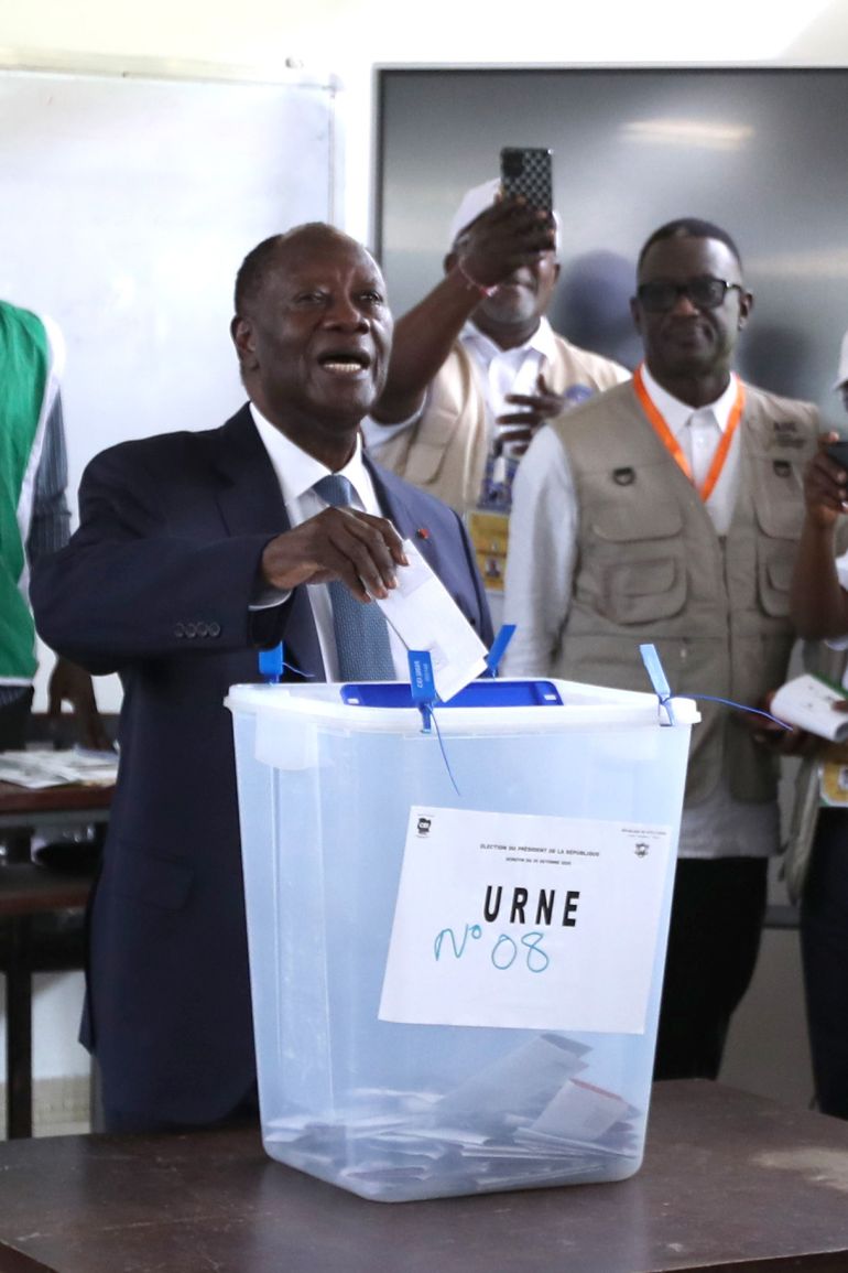 epa_68fd210b5ccc-1761419531 epa12481270 Incumbent Ivory Coast's President Alassane Ouattara, who is running for re-election, casts his vote during the presidential election in Abidjan, Ivory Coast, 25 October 2025. According to the Independent Election Commission, some 8.7 million registered voters are expected to cast their votes in more than 25,000 voting locations across the country. EPA/LEGNAN KOULA