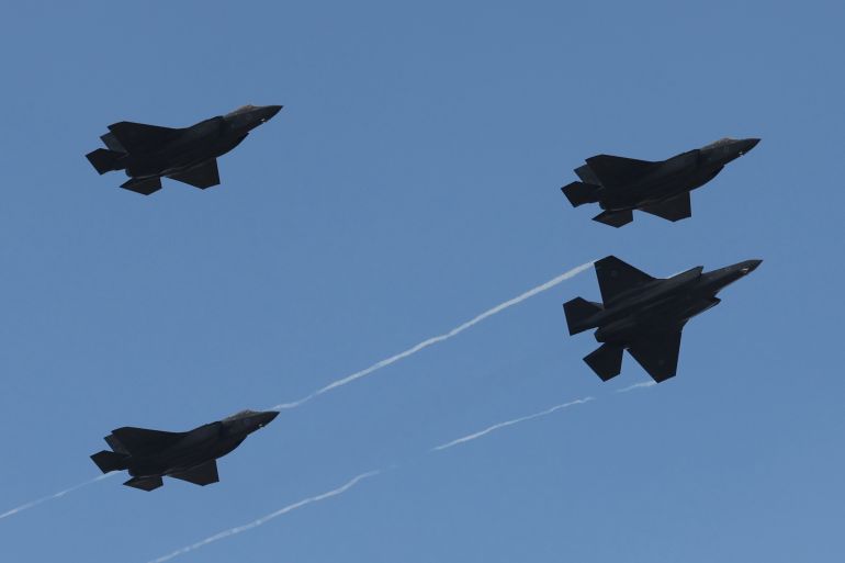 epa12904006 Four Israeli air force F-35 fighter jets perform an honor flyover as two minutes sirens sound across the country in Mount Herzl military national cemetery in Jerusalem, 21 April 2026, as Israel marks the Memorial Day for fallen soldiers. EPA/ABIR SULTAN