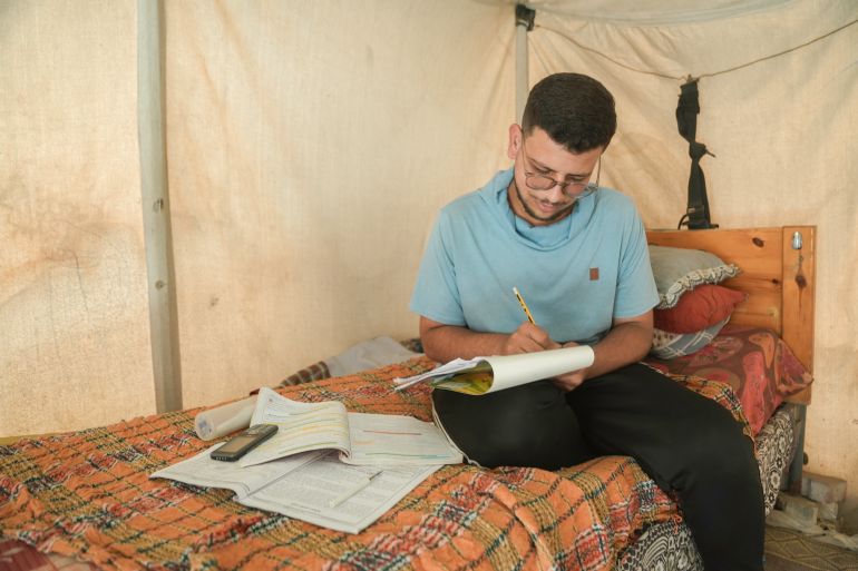 طلاب التوجيهي في غزة أمل - نور - محمد المصدر مؤسسة التعليم فوق الجميع