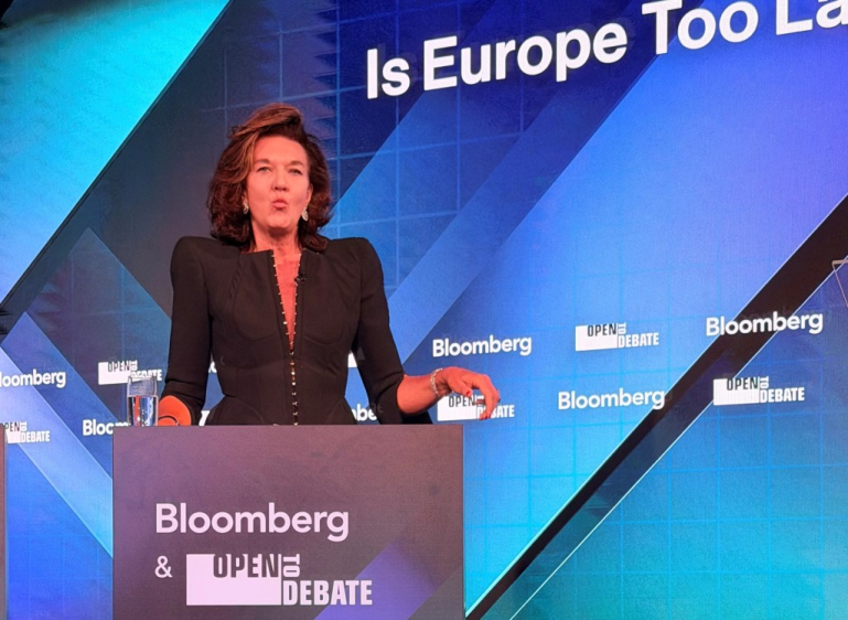 me2-1780143440 كريستينا كافارا مؤسسة ورئيسة حركة "يورو ستاك" رحبت بتوجه الاتحاد الأوروبي للبرمجيات مفتوحة المصدر (موقع الحركة)