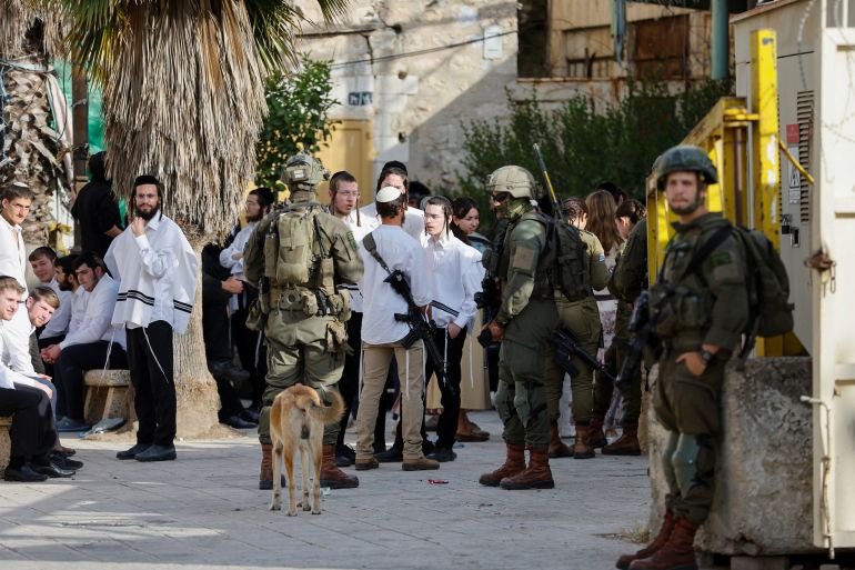 Israeli soldiers stand guard during a weekly settlers' tour in Hebron, in the Israeli-occupied West Bank, May 9, 2026. REUTERS/Mussa Qawasma