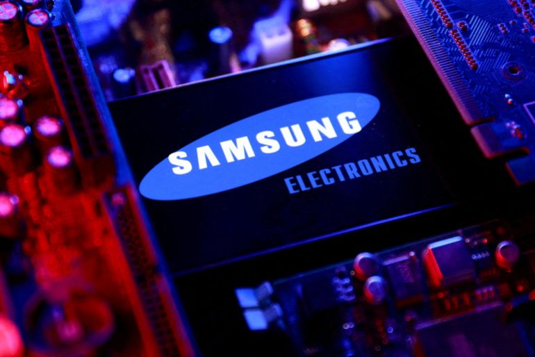 reuters_6a09c558-1779025240 FILE PHOTO: A Samsung Electronics logo and a computer motherboard appear in this illustration taken August 25, 2025. REUTERS/Dado Ruvic/Illustration/File Photo