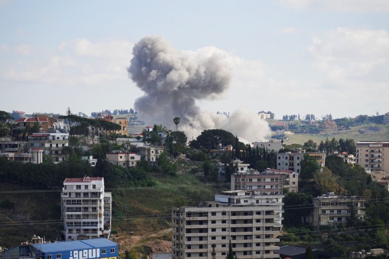 reuters_6a14ce11-1779748369 Plumes of smoke billow from southern Lebanon following Israeli strikes, as seen from Nabatieh, Lebanon, May 25, 2026. REUTERS/Stringer