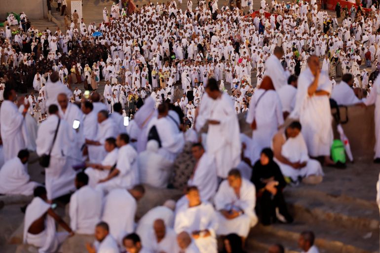 Muslim pilgrims gather at Mount of Mercy on the plain of Arafat as the sun rises during the annual hajj pilgrimage, outside the holy city of Mecca, Saudi Arabia, May 26, 2026. REUTERS/Ibraheem Abu Mustafa