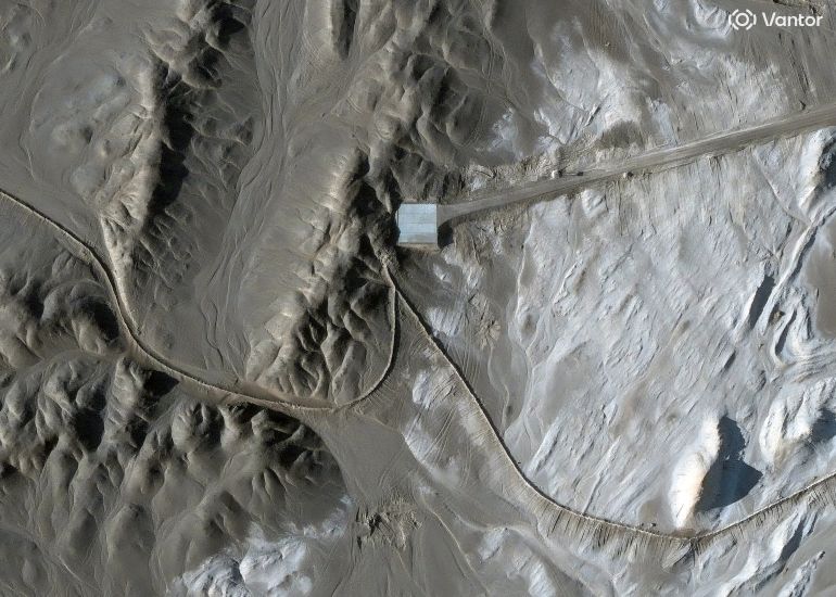 A satellite image shows what security analysts say is a launch pad that is part of two isolated desert networks linked by roads and possible communications conduits, in the Xinjiang Uyghur Autonomous Region, China, April 10, 2026. Vantor/Handout via REUTERS THIS IMAGE HAS BEEN SUPPLIED BY A THIRD PARTY. DO NOT OBSCURE LOGO. MANDATORY CREDIT. NO RESALES. NO ARCHIVES