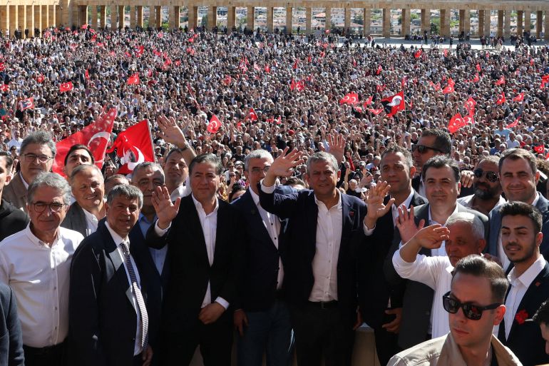 Ozgur Ozel, the ousted chairman of the main opposition Republican People’s Party (CHP), and his supporters visit the mausoleum of modern Turkey’s founder Mustafa Kemal Ataturk in Ankara, Turkey, May 30, 2026. REUTERS/Efekan Akyuz