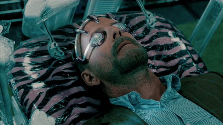 مشهد من فيلم Surrogates (imdb)