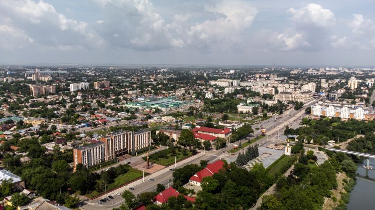 shutterstock_2053514213-1710153183 Aerial view of Tiraspol parliament with Lenin statue in an unrecognised communist country Transnistria in Moldova