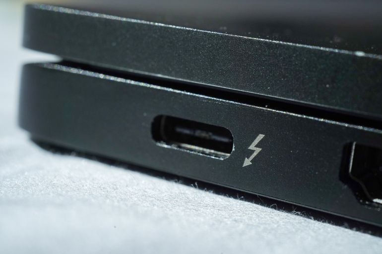 shutterstock_2067073262-1779715933 Closeup of a Thunderbolt 4 port on a black laptop