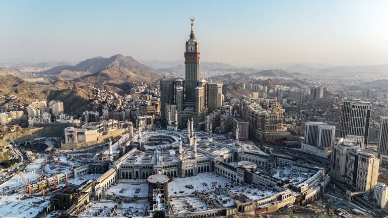 shutterstock_2604949921-1778919436 Mecca , Saudi Arabia Mars 30 2024: Makkah city Streets hotels and transportation Makkah Clock Tower - Masjid Al Haram drone aerial view