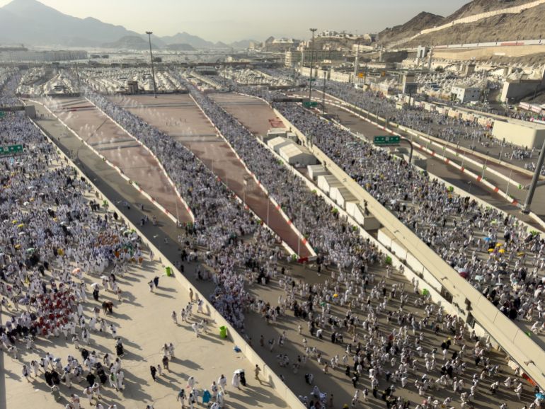 shutterstock_2636678147-1779017196 Mecca, Saudi Arabia - June 16, 2024: A group of Hajj pilgrims walk in the city of Mina to perform the ritual of stoning the devil at Jamarat. Around 4 million people perform the Hajj every year.