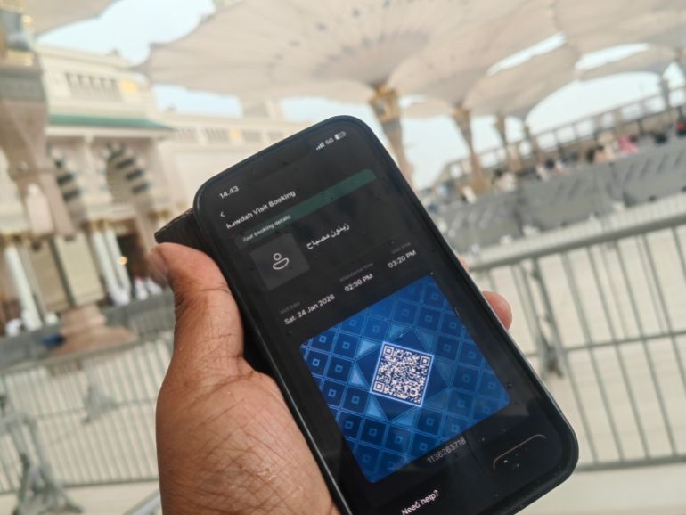 shutterstock_2731133677-1778405333 Madinah, Saudi Arabia - January 24 2026: mobile application of nusuk for performing hajj pilgrimage, raudhah