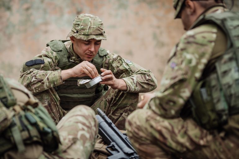 soldiers team eating on the battlefield