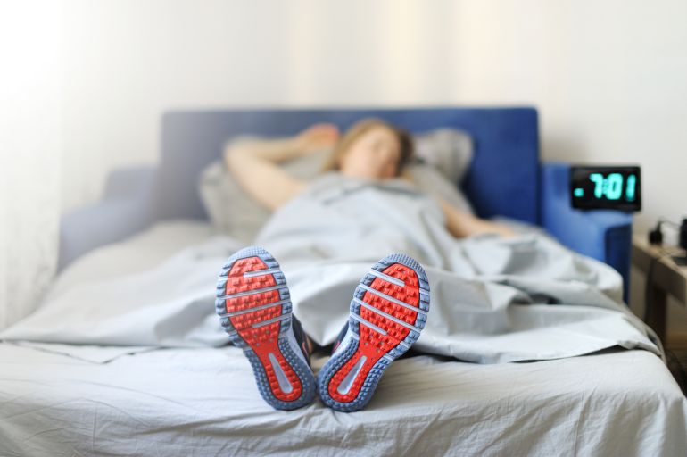 The concept the woman is too lazy to Wake up in the morning for training.
