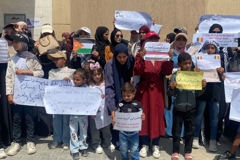 زوجات عالقات مع أطفالهن يتظاهرون للمطالبة بالإجلاء من غزة ولم الشمل مع أزواجهن في الخارج