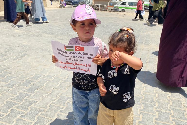 طفلة ولدت في أسطنبول وتطالب بحقها بالسفر لوالدها المقيم في تركيا