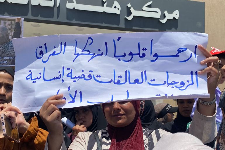 أكثر من 800 زوجة عالقة وزهاء 1500 طفلا يعيشون ظروفا بائسة في ظل غياب الأزواج والآباء
