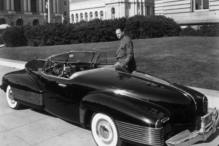 2-1780826052 هارلي إيرل مع تصميم سياراته Buick Y-Job المصدر General motors