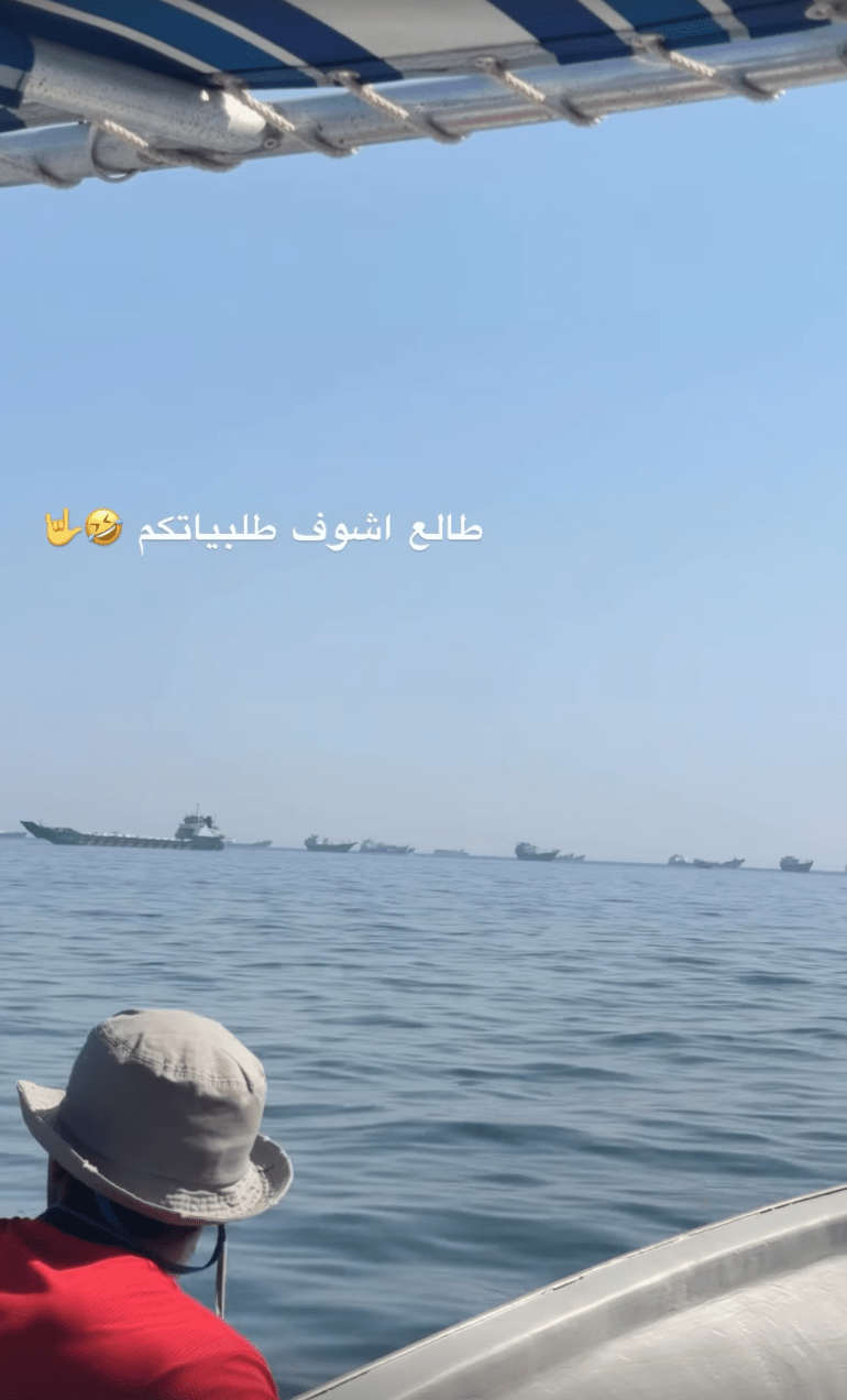 4563-1780825505 ****داخلية**** سائح في سلطنة عمان يسكن غرفة مطلة على مضيق هرمز