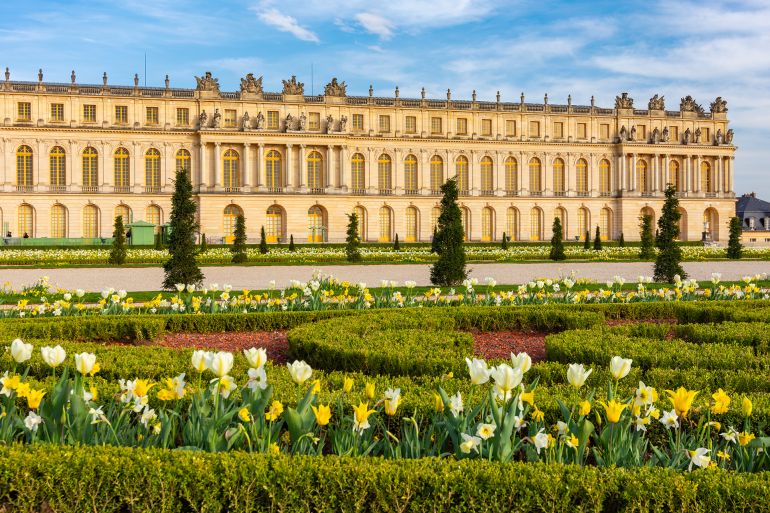 56887k-1781717284 Versailles, France - 04 April 2025: Versailles palace and gardens in spring outside Paris