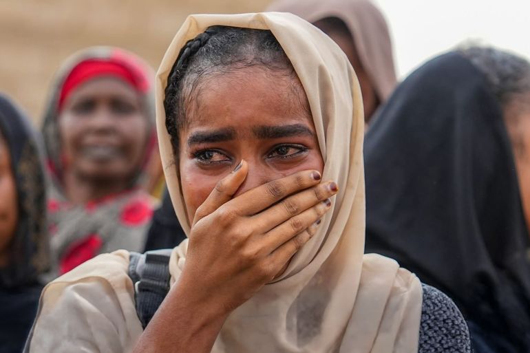 طالبة بإحدى مدارس نيالا في جنوب دارفور تذرف الدموع بعدما حرمت من أداء امتحان الثانوية 3 اعوام @ تحالف تاسيس