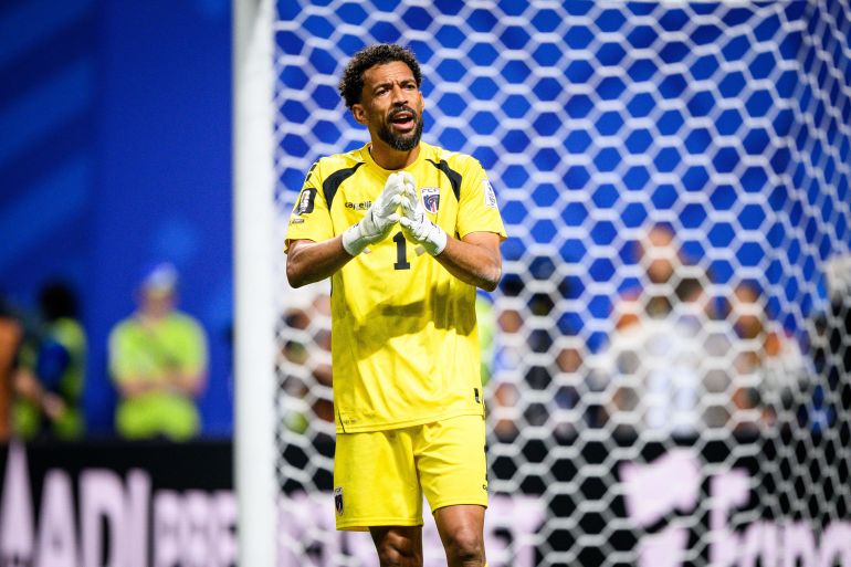 5sports-1781693729 ATLANTA, GEORGIA - JUNE 15: Vozinha of Cabo Verde gives instructions to his team during the FIFA World Cup 2026 Group H match between Spain and Cabo Verde at Atlanta Stadium on June 15, 2026 in Atlanta, Georgia. (Photo by Marvin Ibo Guengoer - GES Sportfoto/Getty Images)