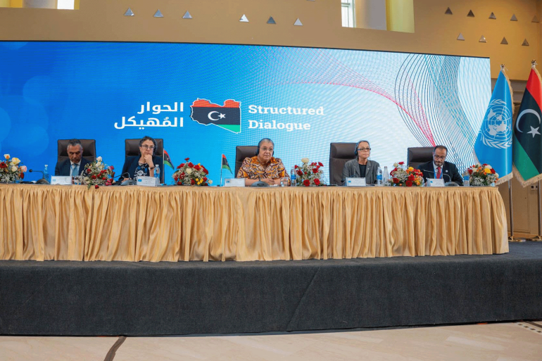 المصدر: موقع الأمم المتحدة الرابط: https://unsmil.unmissions.org/ar/news/structured-dialogue-concludes-presents-final-recommendations-for-libyas-political اختتام الحوار المُهيكل وتقديم التوصيات النهائية بشأن العملية السياسية في ليبيا جزء من نص الموقع: استكمل الحوار المُهيكل تقريره الختامي في 7 يونيو 2026. ويتضمن التقرير أكثر من 525 توصية تهدف إلى تهيئة الظروف لإجراء انتخابات وطنية، وتوحيد مؤسسات الدولة وتعزيزها، والمساهمة في معالجة الأسباب الجذرية طويلة الأمد للنزاع في ليبيا. UNSMIL / Abdulbaki Alryani