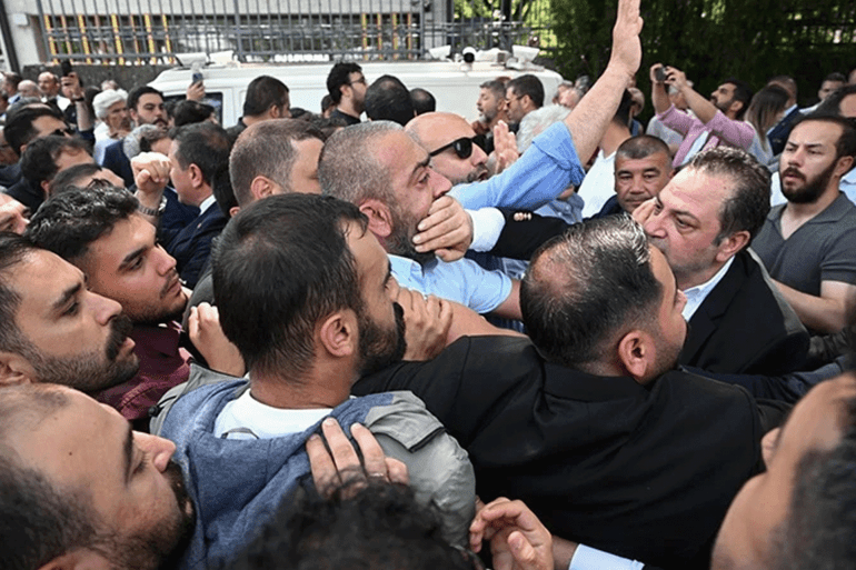اشتباكات داخل حزب الشعب الجمهوري التركي المعارض المصدر: الصحافة التركية - صحيفة حريات